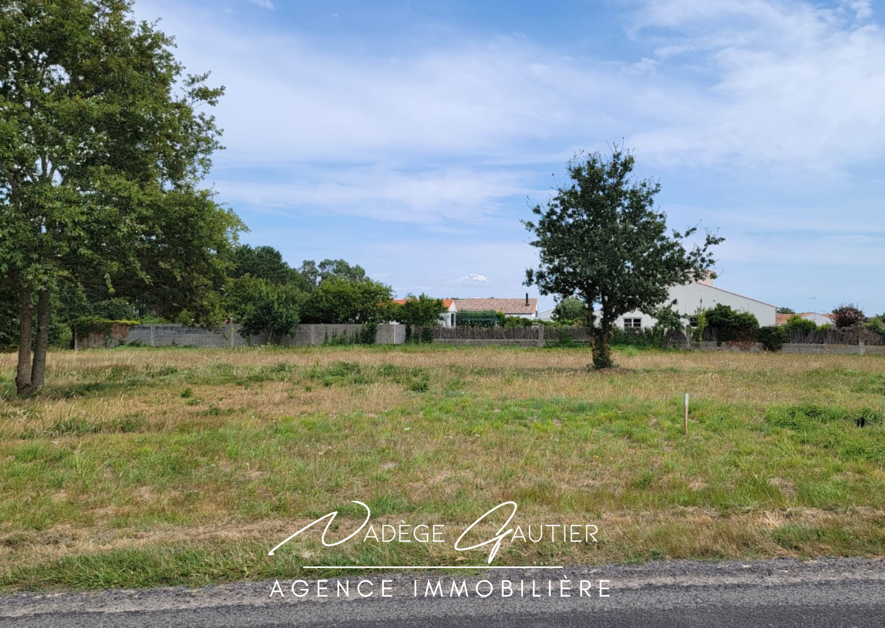 Terrain constructible de 1279 m2 